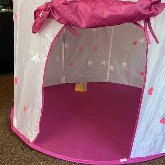 Princess Playhouse by Pockos UV protection for playtime and beach dressing room. - Picture 4 of 13